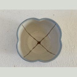 Lysebl blomsterskle.