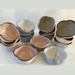 Lysebl blomsterskle.