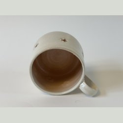 Hvide kopper med blomst.